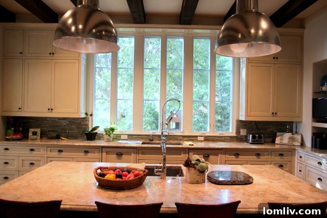 Luxury kitchen remodel with Viking range by Homecorp Dallas