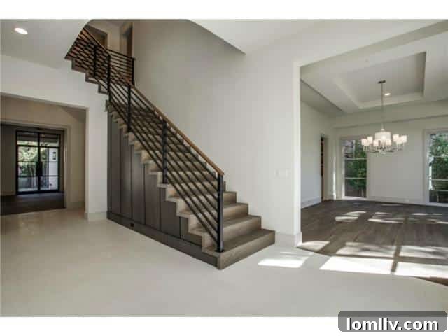 3216 Colgate Avenue - Grand Entryway