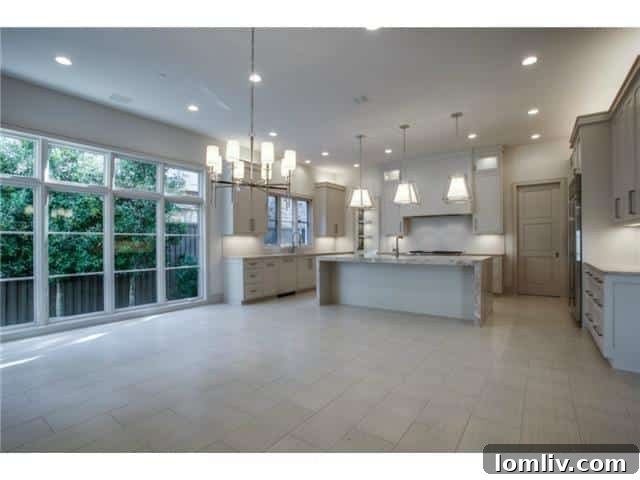 3216 Colgate Avenue - Kitchen and Breakfast Area