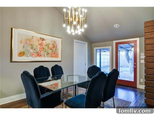 4135-Lively-Dining-2