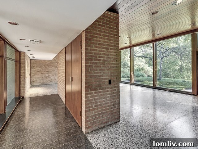 3860 Bellaire Circle Entryway - Fort Worth Midcentury Modern Home