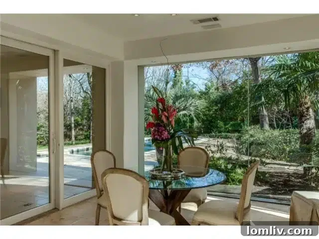 8626 Lakemont Breakfast Nook - Fireplace