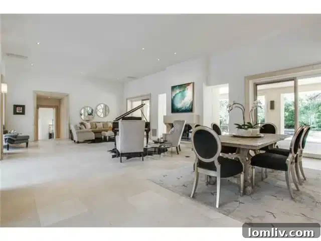 8626 Lakemont Dining Room - Elegant Design