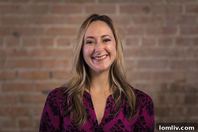 Ashley Stanley from AshleysApartments.com offers DART tours to help you commit to a car-free commute.