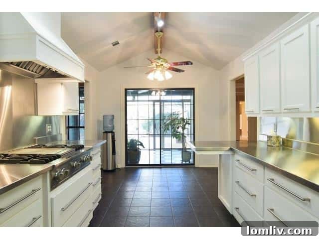 5805 Trail Meadow Breakfast Nook