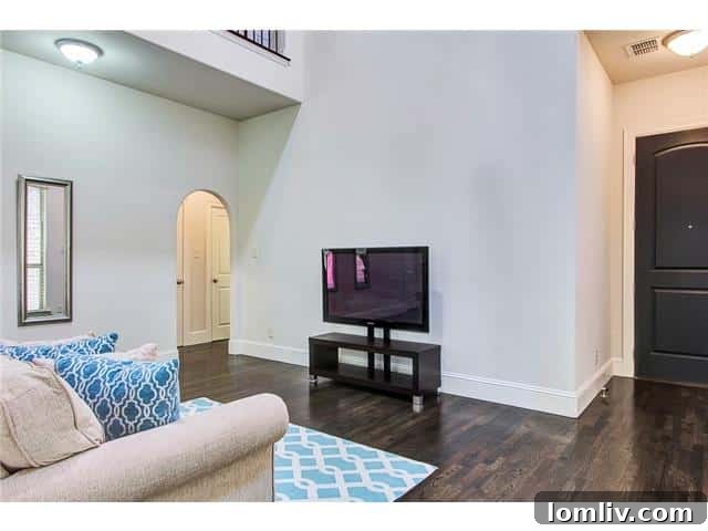 2244 Longwood Entryway