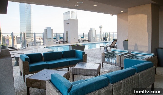 SkyHouse Dallas rooftop swimming pool with stunning city view