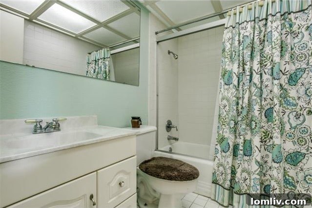 Secondary Bathroom with Opportunity for Renovation at 3714 Crown Shore Dr