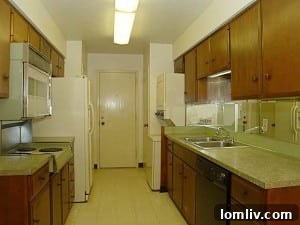 Elevating Your High-Rise Renovation: The Role of Architects and Designers 3 An outdated, 'before' kitchen in a high-rise condo, showcasing the need for modern renovation.