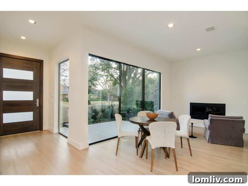 6205-Del-Norte-foyer