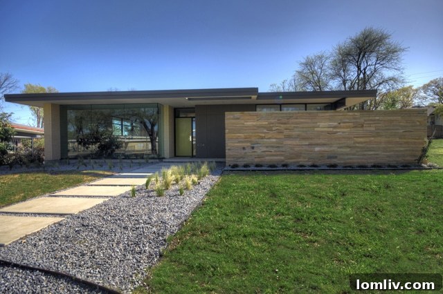 Stunning Cliff Welch modern home in East Lake Highlands, featured on the White Rock Home Tour.