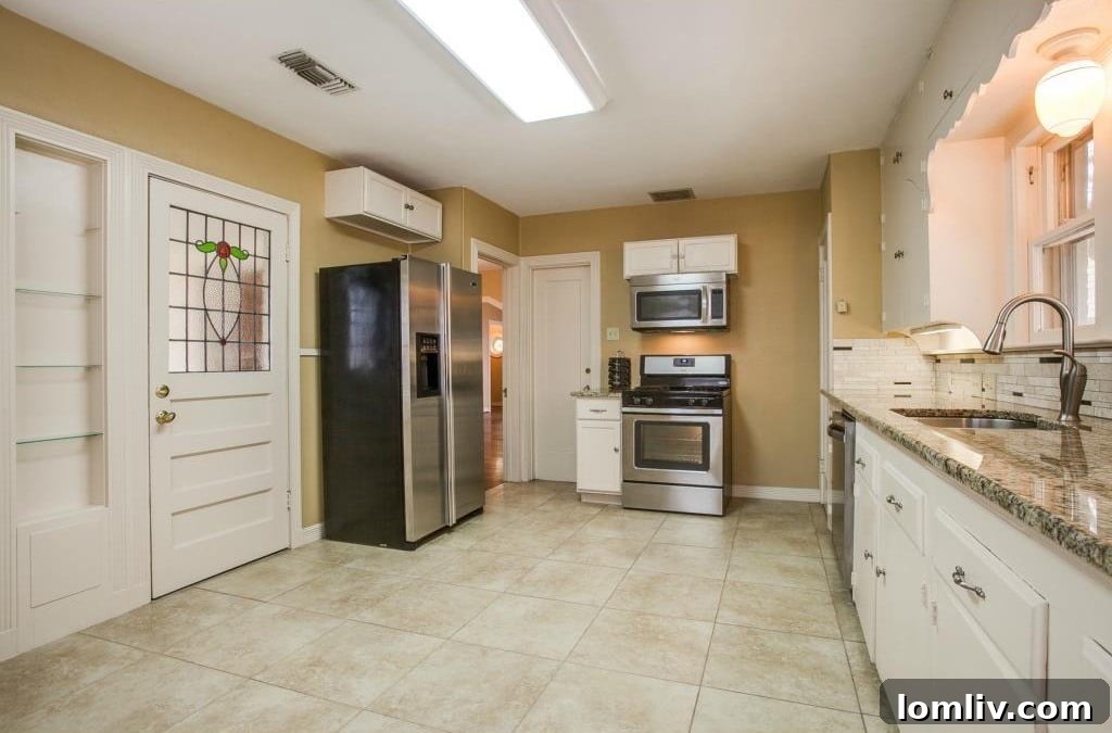 Spacious Kitchen Area with Breakfast Nook