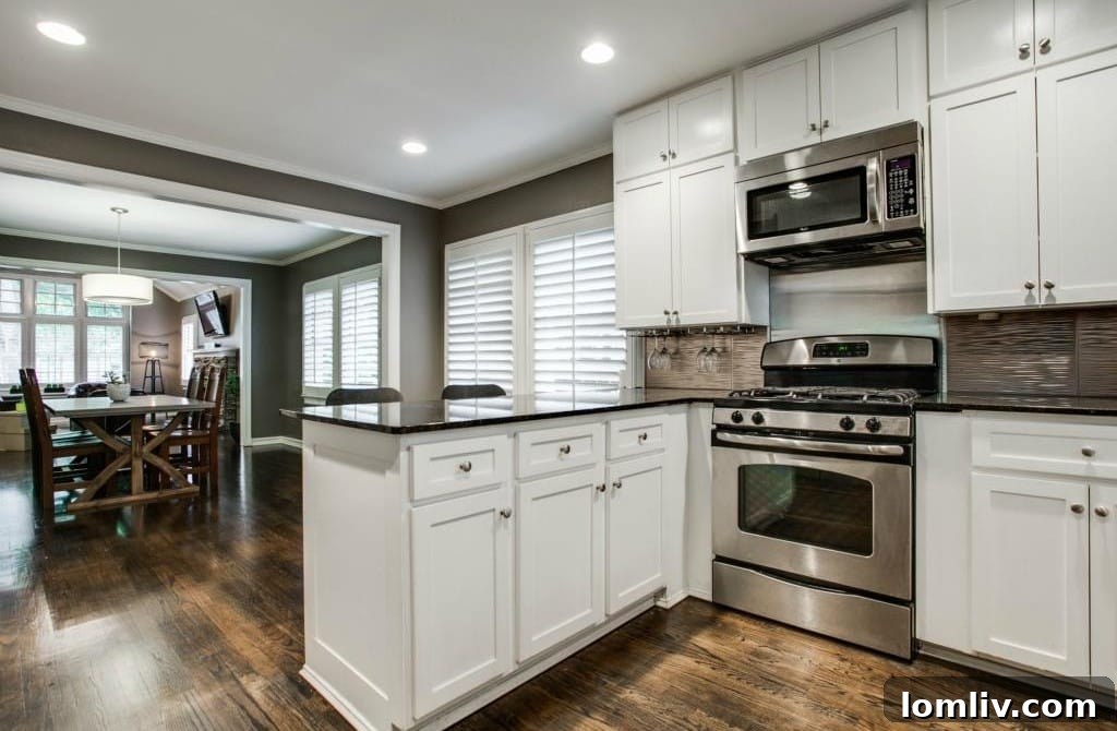 Formal Dining Room - Hardwood Floors