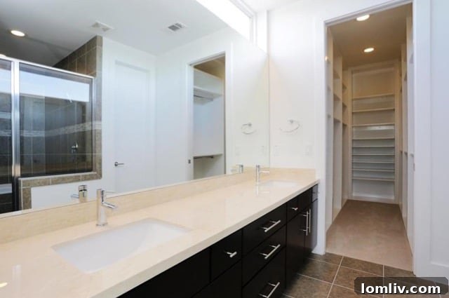 Luxurious Walk-in Shower and Bathtub Wet Area - Dallas Real Estate