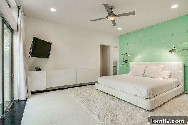 8813 Diceman Master Bedroom - Serene and Bright