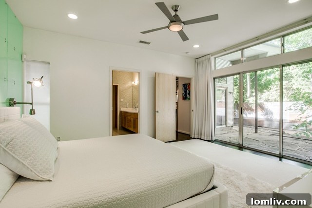 8813 Diceman Master Bedroom - Wall of Windows