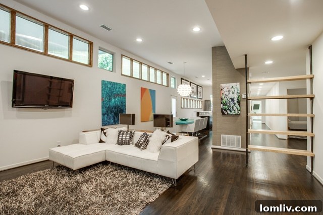 8813 Diceman Living Room - Spacious and Bright