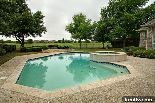 Stunning Private Pool with Spa and Golf Course View