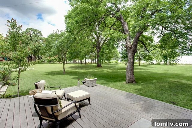 Spacious Outdoor Entertainment Area