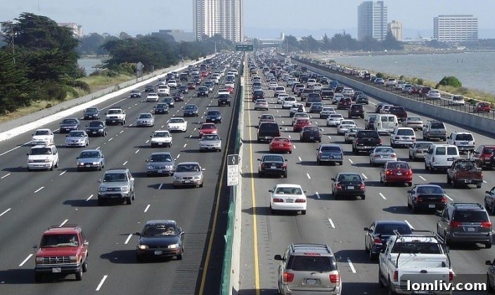 Why Wait? Preston Center's Traffic Plan Is Here 3 Illustration of a multi-lane highway, signifying that even a 10-lane expansion would eventually fill up with traffic.