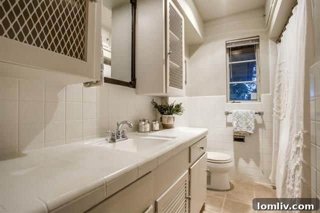 Spacious kitchen and breakfast bar area, perfect for entertaining