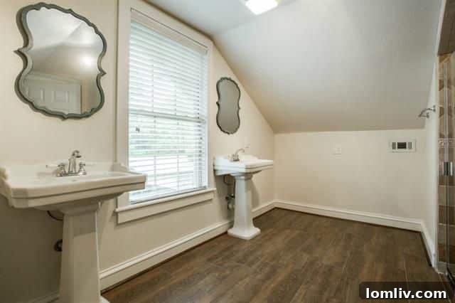Spacious Bedroom North Oak Cliff