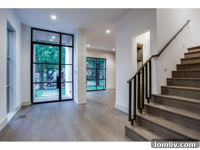 Elegant Foyer and Entryway of 4425 Southern