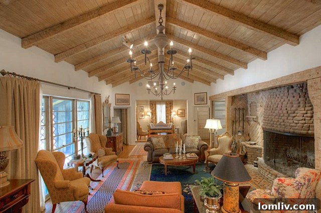 Elegant Formal Living Room with Dilbeck Details
