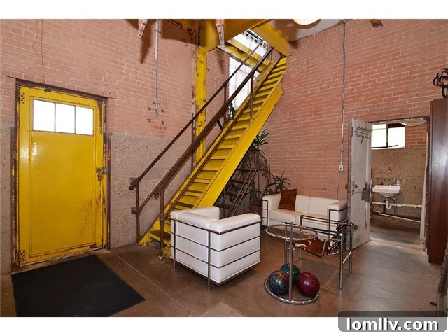 115 S. Tyler Foyer Interior - North Oak Cliff Real Estate