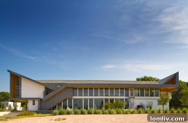 The Chris Craft House: A Synthesis of Modern Design and Sustainability in Urban Reserve, Dallas