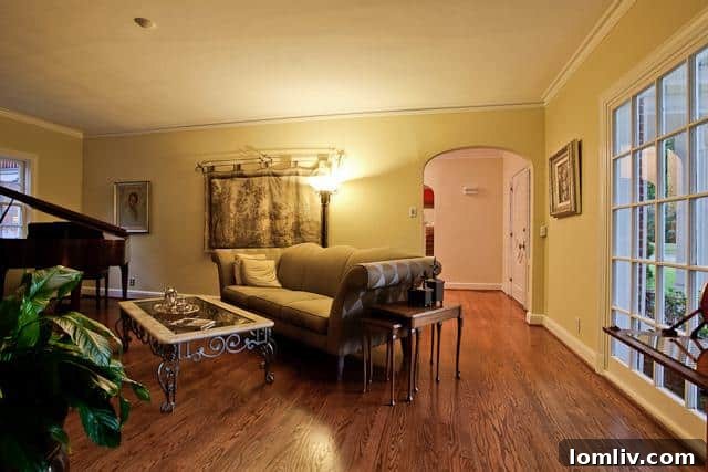 1818 W. Colorado Sitting Room - Stevens Park Estates Luxury Property