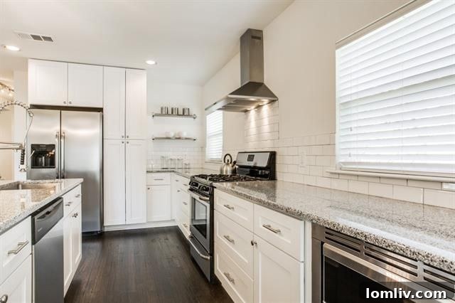 914 Westmount Ave Dallas - Stainless Steel Appliances in Kitchen