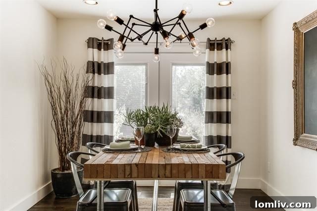 914 Westmount Ave Dallas - Dining Area with Hardwood Floors