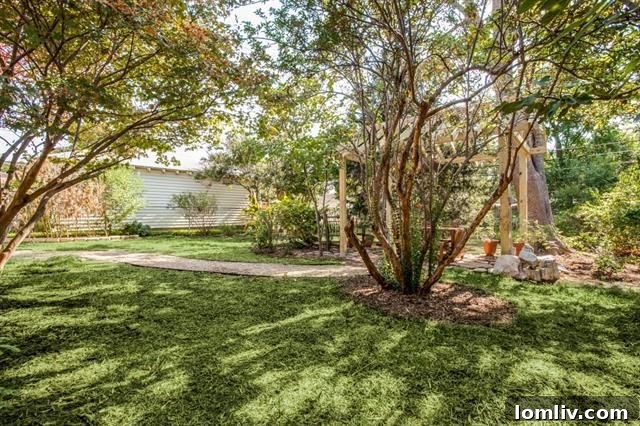 914 Westmount Ave Dallas - Fruit Trees in Backyard