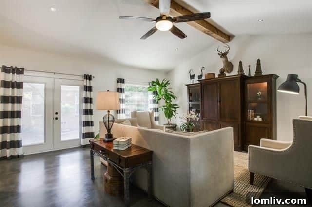 914 Westmount Ave Dallas - Living Room with Barn Doors