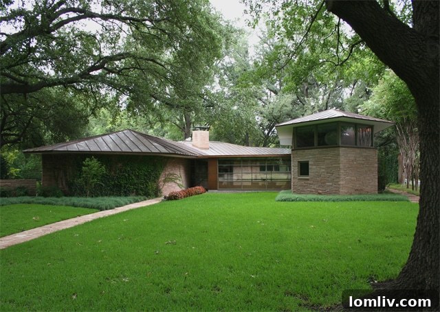 Stunning mid-century modern home at 10551 Somerton Drive, Walnut Hill Dallas