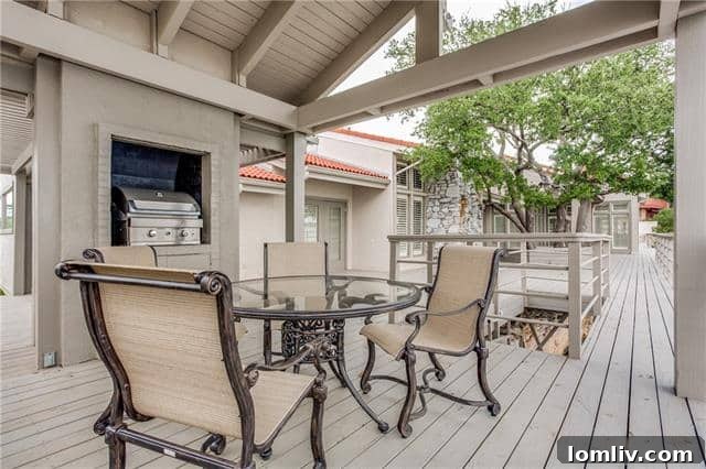 Professional outdoor grill and fully equipped kitchen area designed for entertaining guests