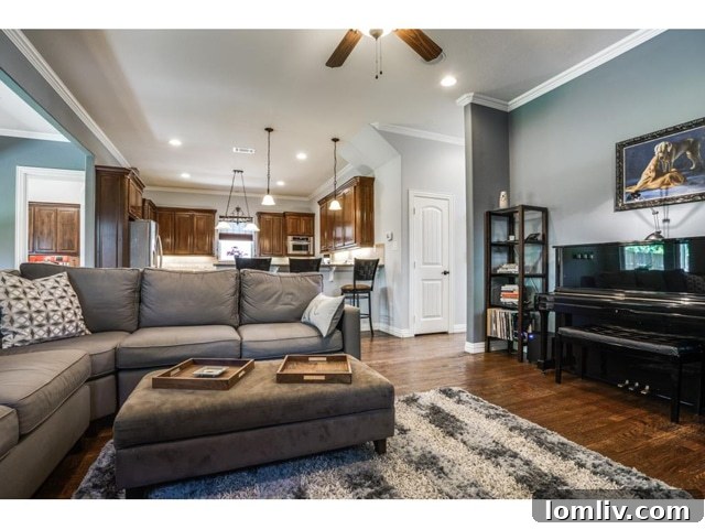 Spacious Family Room with Natural Light - 5932 Richmond
