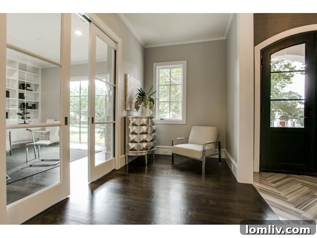 3104 Hanover Foyer Loggia - Elegant Entryway