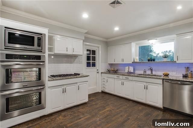 Modern Kitchen with Stainless Steel Appliances and Granite Counters