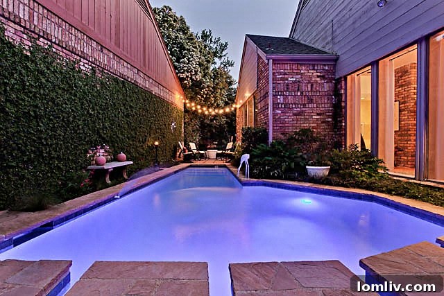 Boost Sales, Offload Admin: Virtual Assistants Pro Handles Your Backend 2 Real Estate Virtual Assistant taking care of a pool property listing
