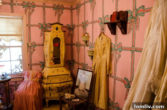 Swan House Pink Bow Room - Unique Interior Design