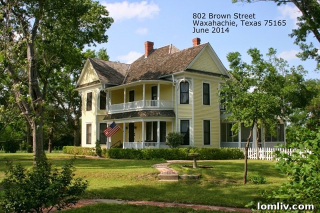 Waxahachie's Victorian Farmhouse A Serendipitous Gem 4 802 Brown Street: Renewed facade after 2014 renovation