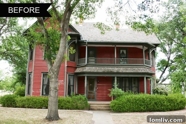 Waxahachie's Victorian Farmhouse A Serendipitous Gem 5 Before renovation: Front view of 802 Brown Street, Waxahachie