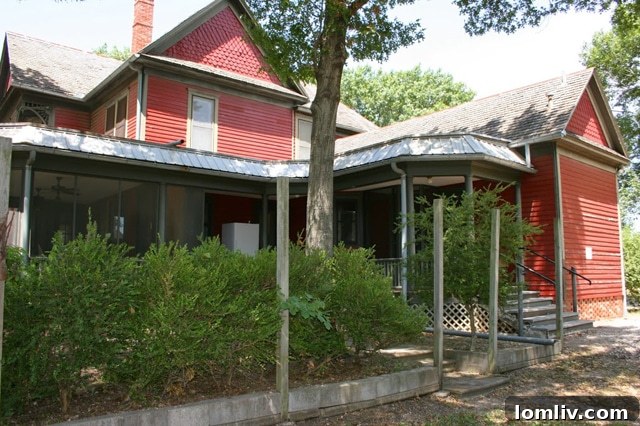Waxahachie's Victorian Farmhouse A Serendipitous Gem 10 Before renovation: Back view of the house at 802 Brown Street