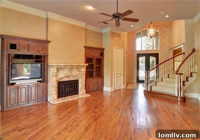 Grand entry staircase and high ceilings at 4800 Northshore Dr.