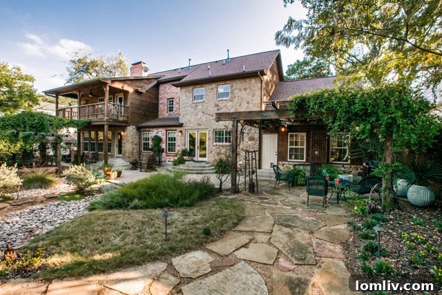 Charming exterior details and architectural elegance of the 1935 W Colorado Blvd property