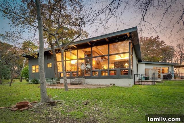 Stunning Mid-Century Modern Home in Dallas, TX