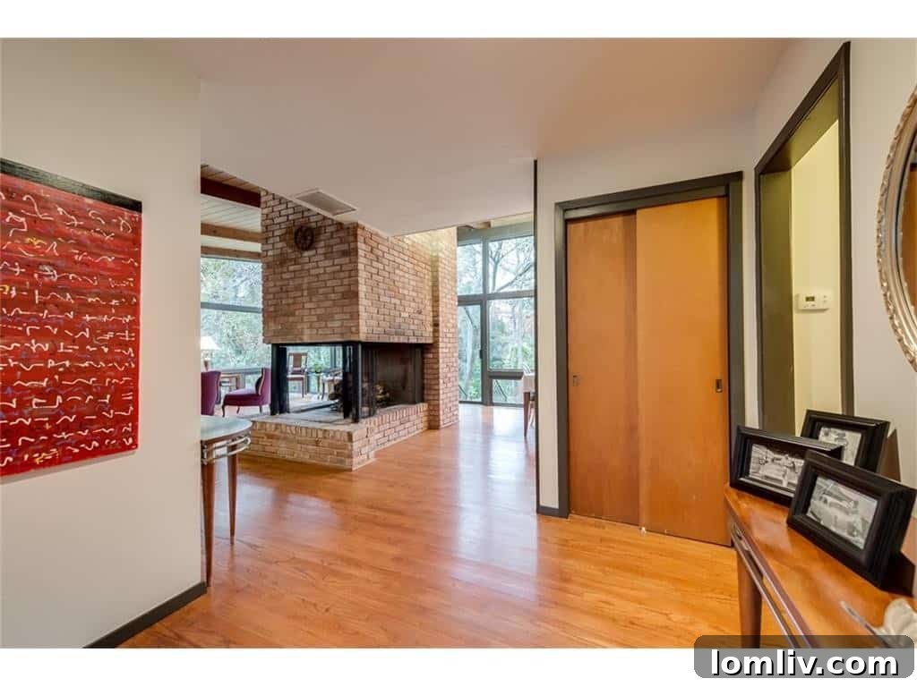 Stylish interior decor of the Dallas home