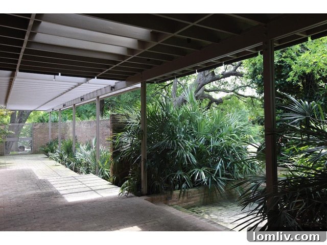 3616 Crescent Covered Walk - Architectural Detail of Hamilton's Design